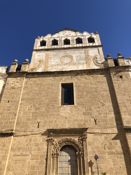 La facciata e il portale