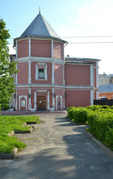 Кукольный театр «Теремок», бывшая церковь Зосимы и Савватия Соловецких.