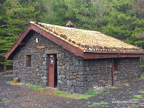 Maletto, Bivacco Monte Scavo