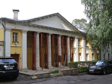 Правый флигель усадьбы князей Голицыных