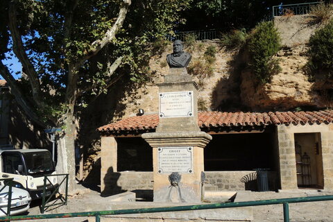 La plaço Castagno e la font / La plaça Castanha e la fònt