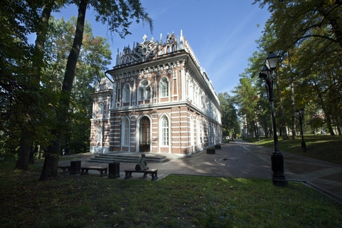 Средний дворец (Оперный дом)