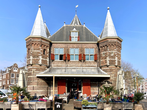 Scales, Corpses, and Gates: The Strange Biography of the Waag