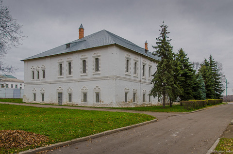 Митрополичьи палаты