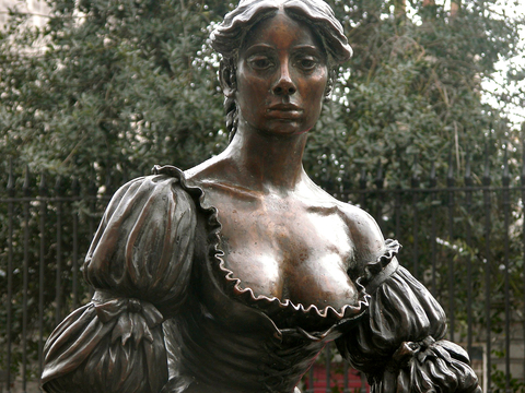 Molly Malone statue