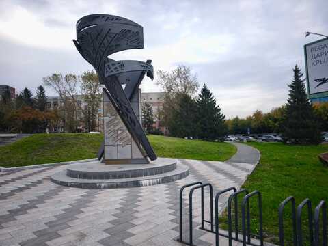 Памятник студенческим отрядам
