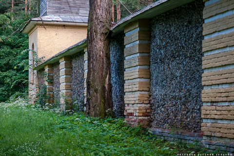 Глинобитная ограда