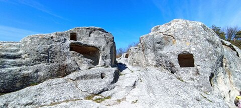 Подъемная дорога и главные ворота