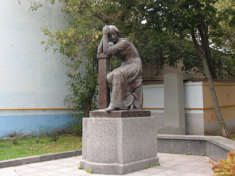 Памятник Марине Цветаевой
