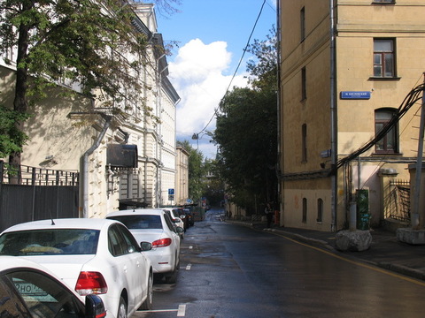 Средний Кисловский переулок