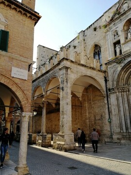 Pirklių rūmai (Loggia dei Mercanti)