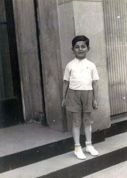 Place where the last photograph of Henio Zytomirski was taken - Krakowskie Przedmieście 64