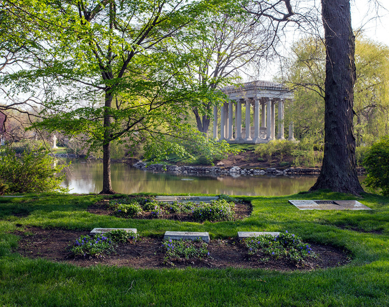 Graceland Cemetery Walking Tour