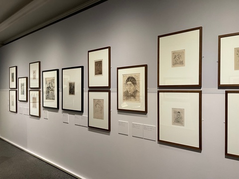 Зал 5. Евгения Эвенбах. Серия с портретами нанаек