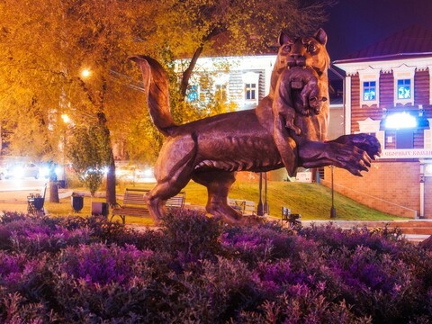 巴布尔的纪念碑和第130街区