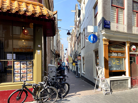 Molensteeg: From Windmills to Pickpockets