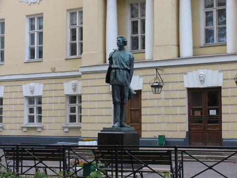 Памятник М. Горькому