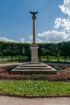 Памятные колонны