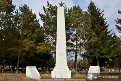 Обелиск расстрелянным в 1919 году, братская могила