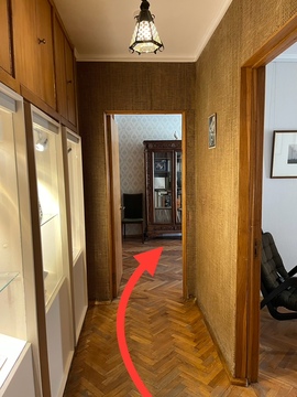 В дальнюю комнату