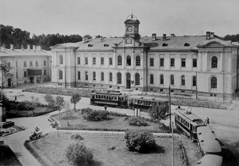 Сквер на месте трамвайного кольца