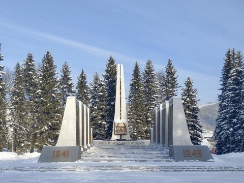 СВЯЩЕННАЯ ПАМЯТЬ О СВЯЩЕННОЙ ВОЙНЕ