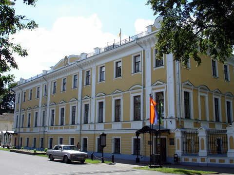 Губернаторский дом и губернаторская беседка-грот