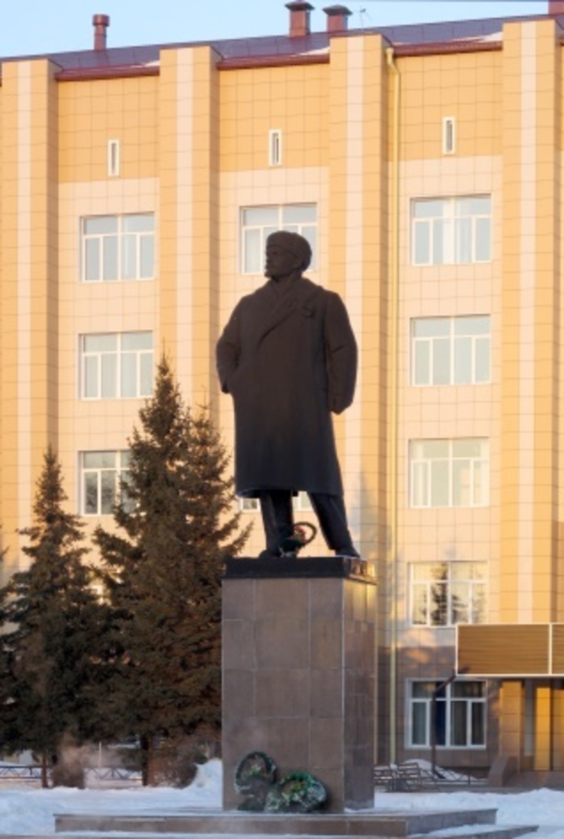 Памятник В. И. Ленину