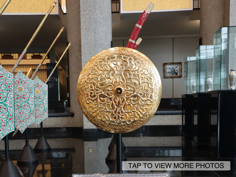 刀和 (Pedang Kerajaan) 盾牌 (Perisai)