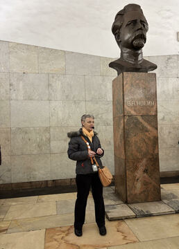 1.	Бюст В.П. Ногину в северном вестибюле станции метро Китай-город
