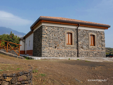 Adrano, Rifugio Case Parlata
