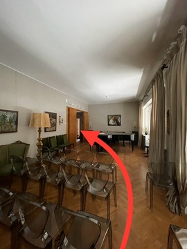 Пройдите из зала в кабинет Рихтера