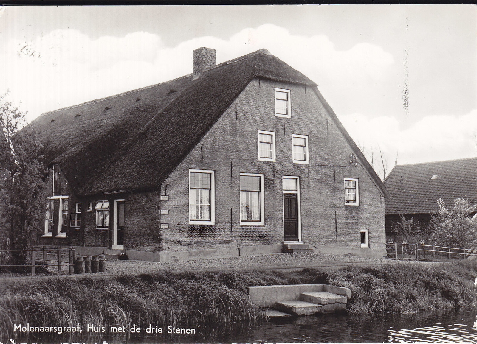 Molenaarsgraaf, boerderij met de 3 stenen