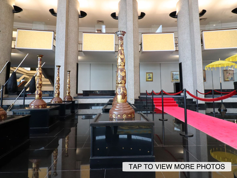 Dian Alam Bernaga (大型礼仪烛台)