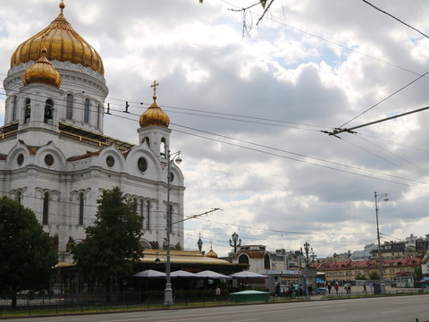 Возле храма Христа Спасителя