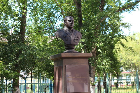 Бюст Д.Т. Язова