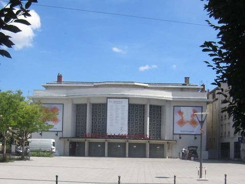 红十字区剧院 - 乔安妮斯昂布尔广场   Théâtre de la Croix-Rousse, place Joannès Ambre