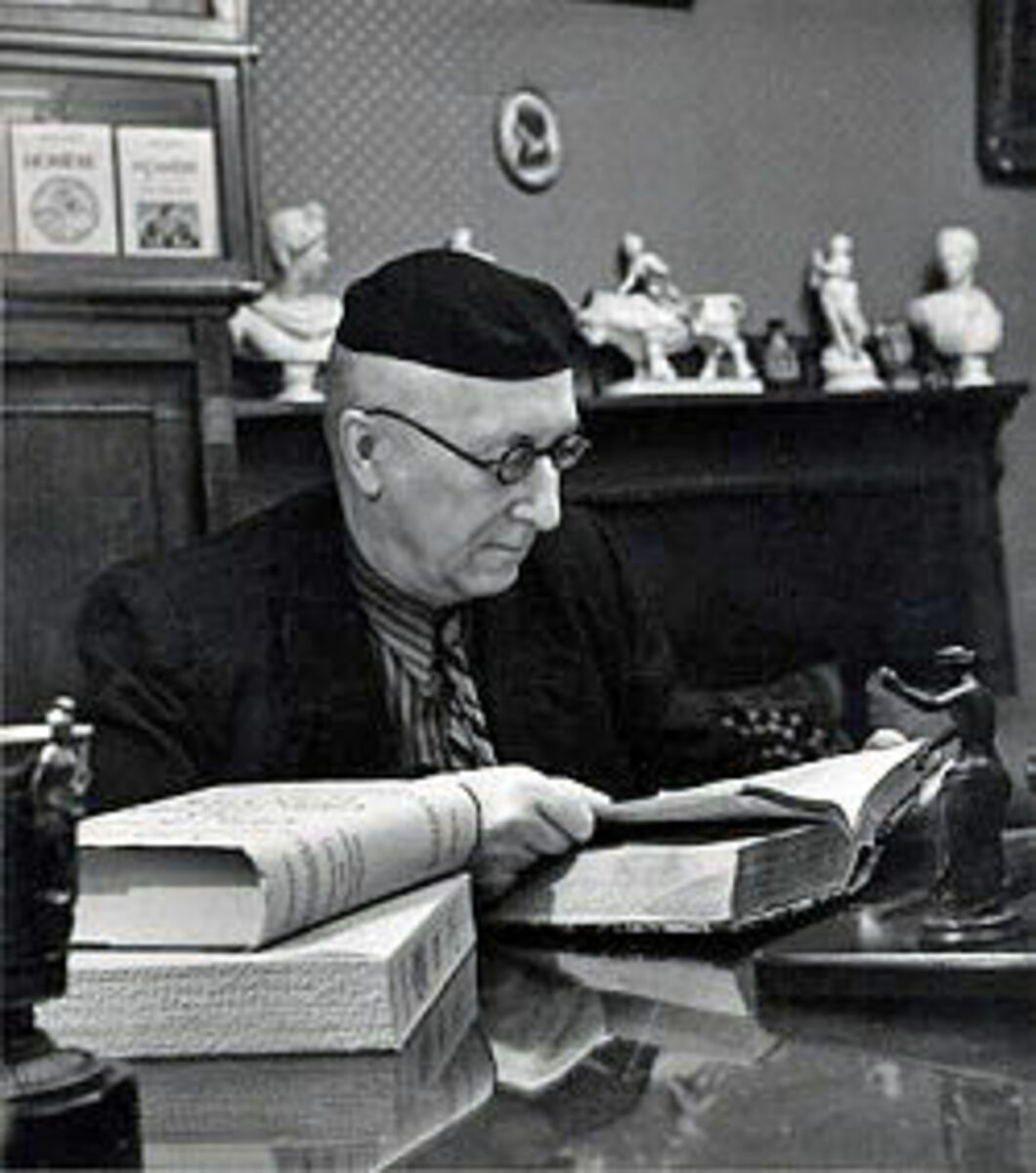 Книжное собрание А. Ф. Лосева: артефакты культуры