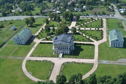 Парк возле дворца гетмана Кирилла Разумовского