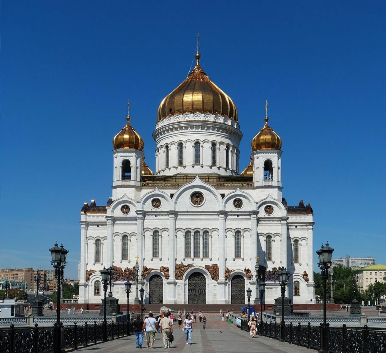 Вокруг Храма Христа Спасителя