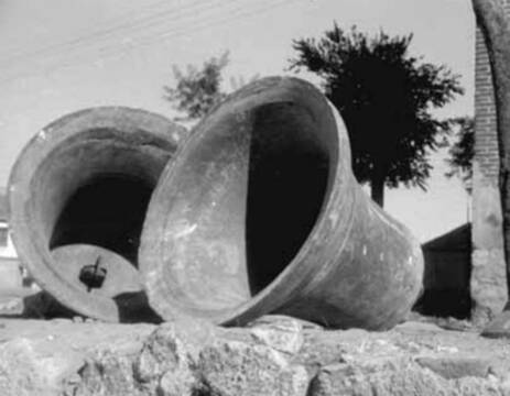 Las Campanas por el suelo