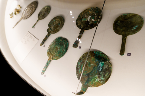 Зеркала, бисер, бусины