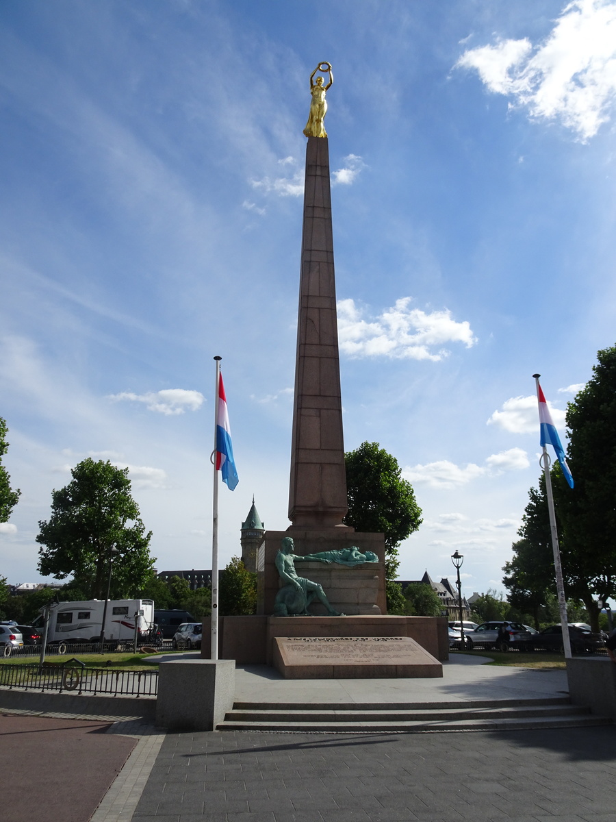 GËLLE FRA (FEMME DORÉE)