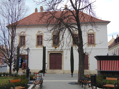 Egykori Vörös sün fogadó dombormű, Budapest