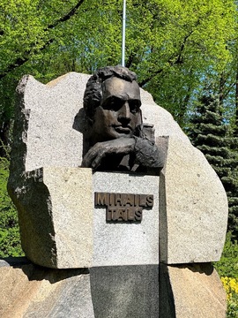 Mihaila Tāla piemineklis