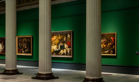 Пауль де Вос. Охотник с собаками у стола с дичью и фруктами