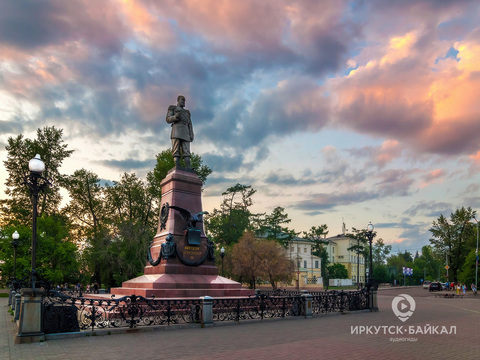 Памятник императору Александру III на бульваре Гагарина