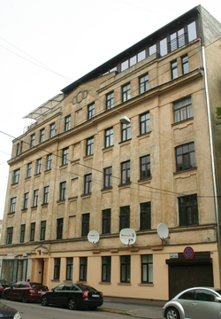 Visvalža street 7 / Olga Kateneva-Neiman and Vladimir Miachko