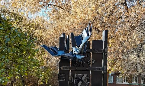 Памятный знак, посвященный 200-летию со дня рождения Ф. М. Достоевского