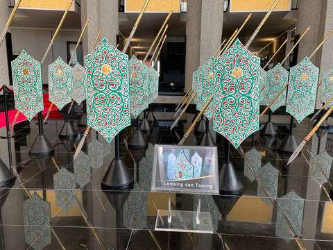 Lembing dan Taming 长矛